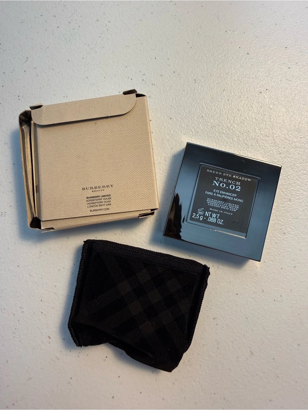 Burberry sheer single eye shadow No.2 trench beige white BNIB
